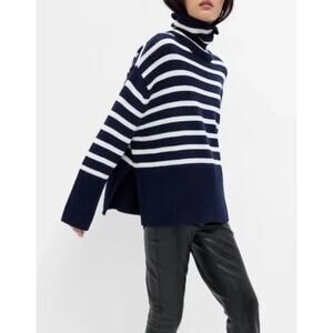 Gap relaxed fit navy white striped turtleneck sweater, size large